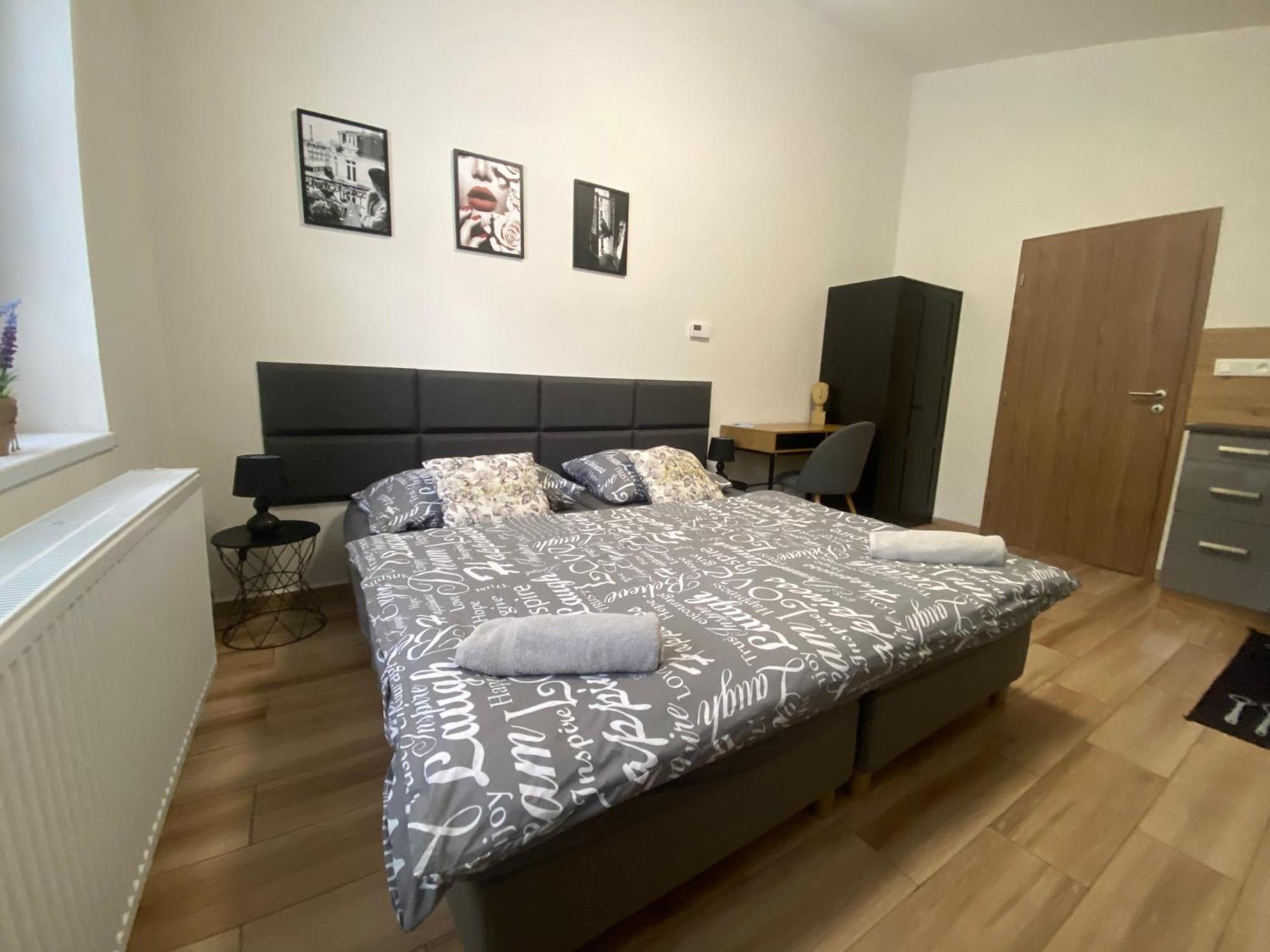 Cerna Ruze - Apartman 7 Plzen Exterior photo